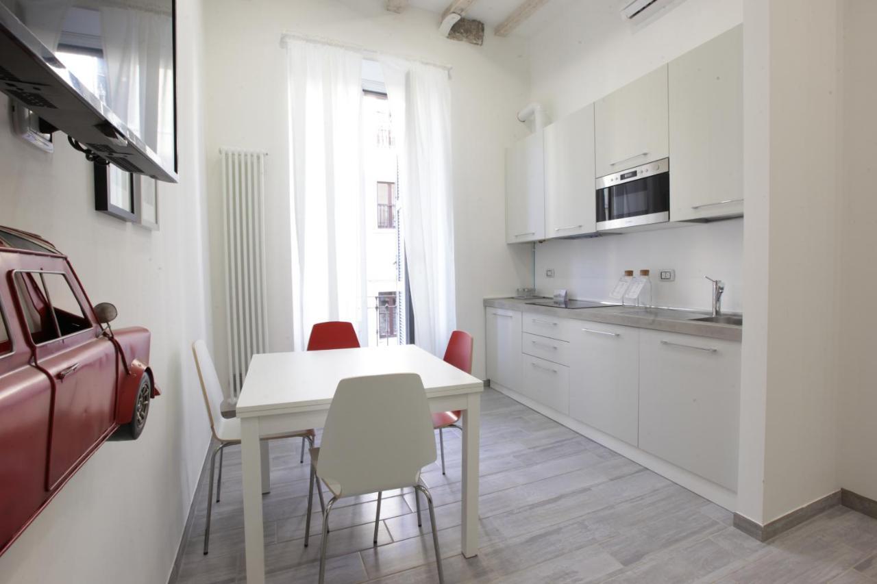 Amazing Apartment In City Center With Balcony Milán Exterior foto