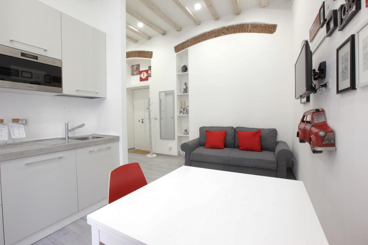 Amazing Apartment In City Center With Balcony Milán Exterior foto