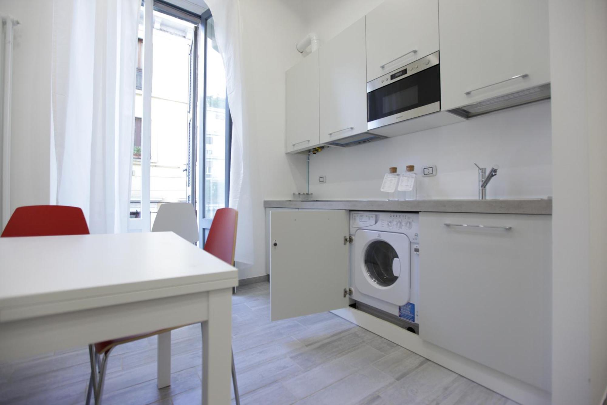 Amazing Apartment In City Center With Balcony Milán Exterior foto