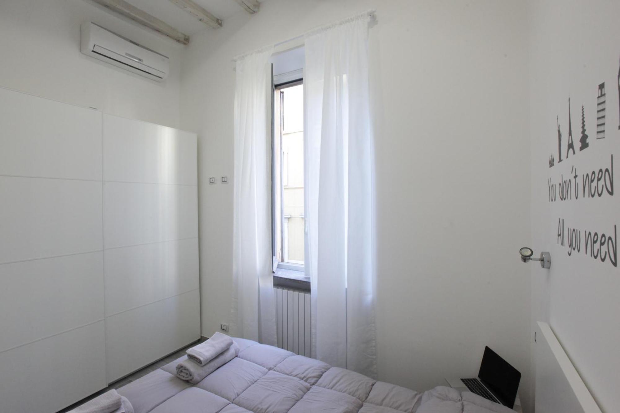 Amazing Apartment In City Center With Balcony Milán Exterior foto
