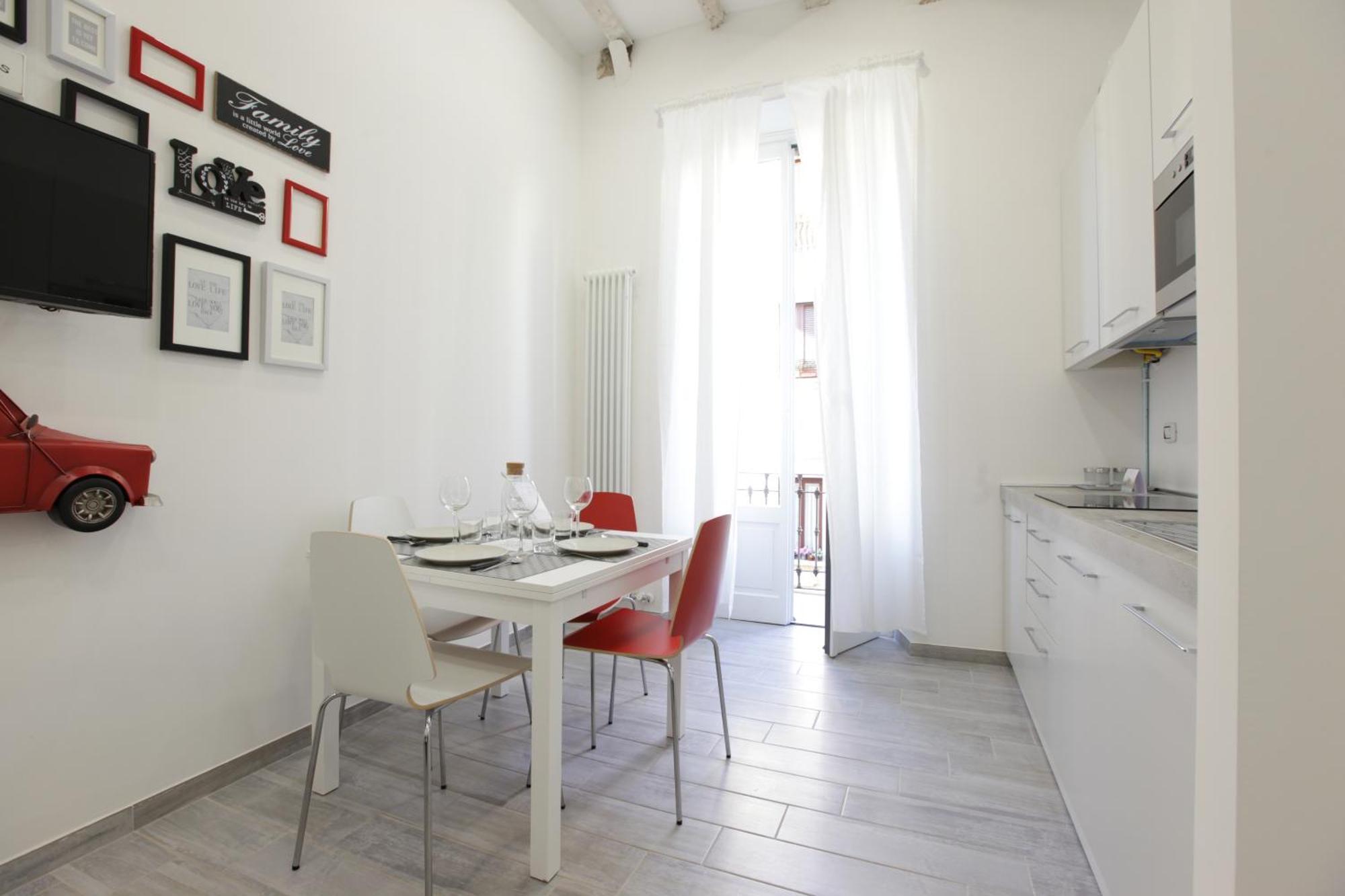 Amazing Apartment In City Center With Balcony Milán Exterior foto