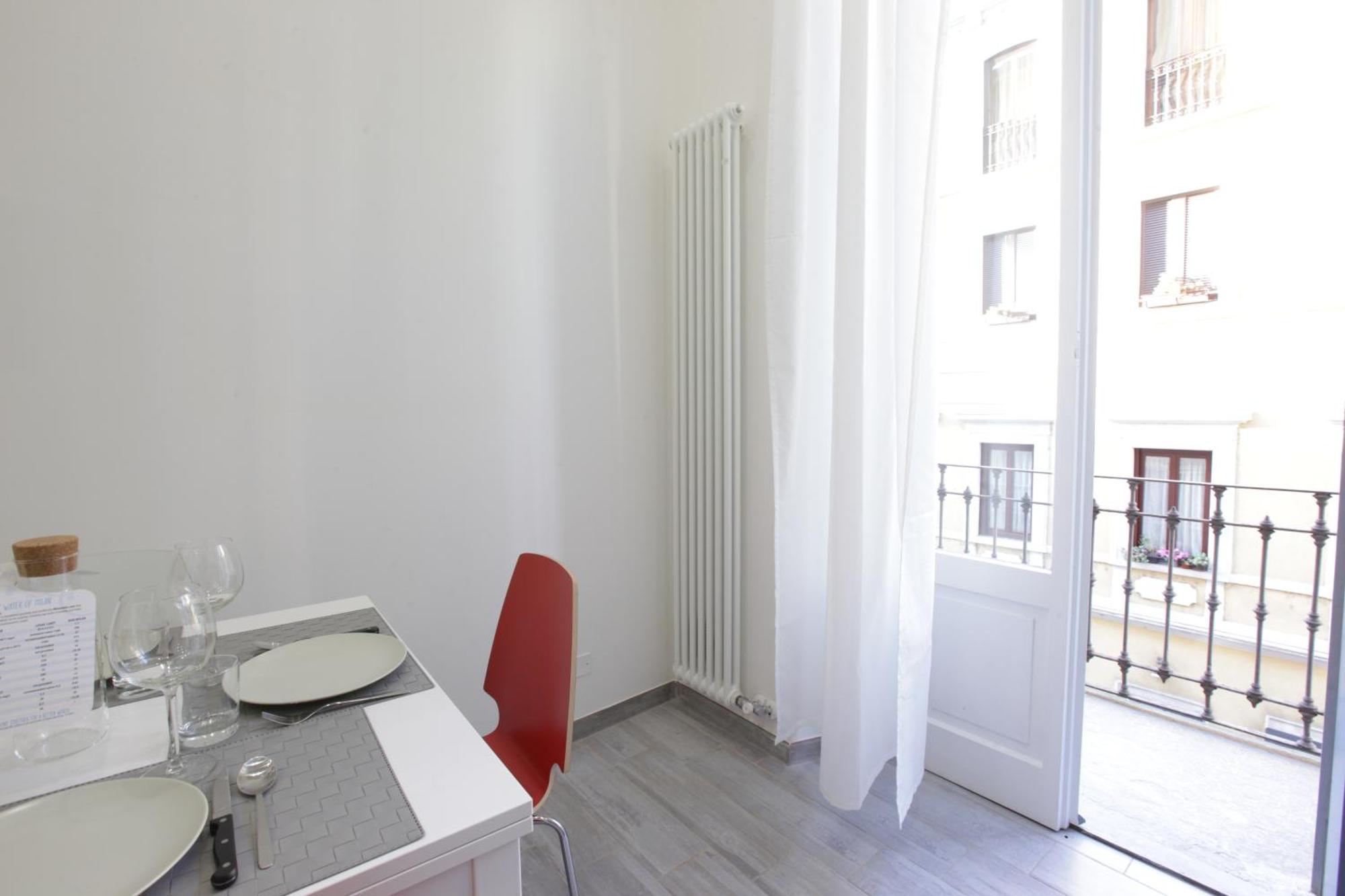 Amazing Apartment In City Center With Balcony Milán Exterior foto